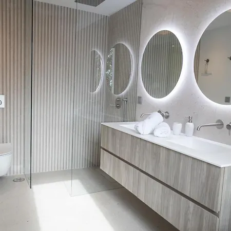 Large 5 Bedroom With Heated Pool + Sea Views Вилла Марбелья