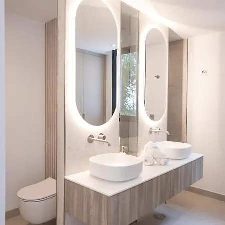 Вилла Large 5 Bedroom With Heated Pool + Sea Views