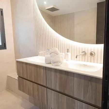 Large 5 Bedroom With Heated Pool + Sea Views Вилла Марбелья
