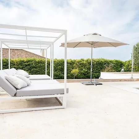 Large 5 Bedroom With Heated Pool + Sea Views فيلة