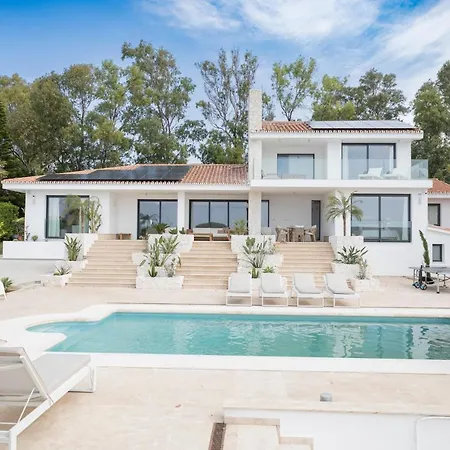 Large 5 Bedroom With Heated Pool + Sea Views فيلة ماربيا