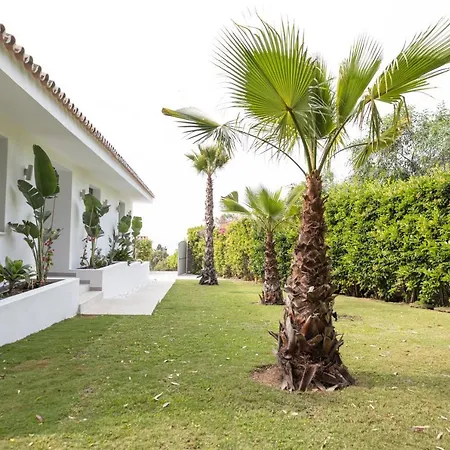 Large 5 Bedroom With Heated Pool + Sea Views فيلة ماربيا