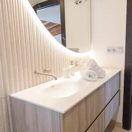 Large 5 Bedroom With Heated Pool + Sea Views فيلة *